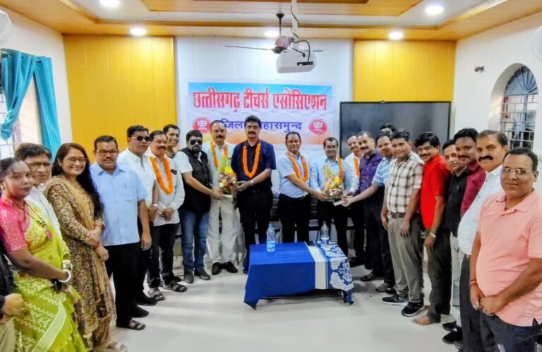 CG News : छत्तीसगढ़ टीचर्स एसोसिएशन ने जिला शिक्षा अधिकारी महासमुन्द, गरियाबंद एवं रायपुर का किया सम्मान
