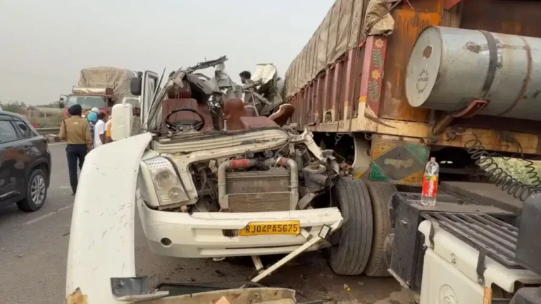 Accident : अमरनाथ यात्रा के लिए जा रहे श्रद्धालुओं की गाड़ी ट्रक से टकराई, 4 की मौत, 8 गंभीर रूप से घायल