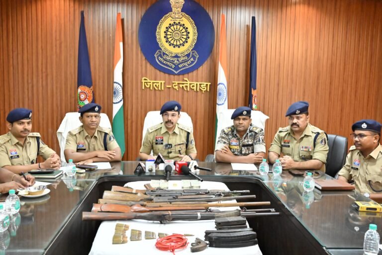 CG News: Naxalites' secret dump worth ₹18 lakh recovered; gold, cash, weapons, and a large quantity of explosives seized from the forest.