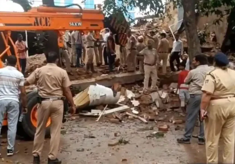 Chandigarh Building Collapse : चंडीगढ़ में बड़ा हादसा : भरभराकर गिरी बिल्डिंग; कई लोग दबे, रेस्क्यू जारी