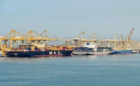 india secures fertiliser supplies: होर्मुज से सुरक्षित निकले यूरिया-डीएपी से लदे 15 जहाज, किसानों के लिए राहत वाली खबर, गैस सप्लाई भी पूरी तरह बहाल
