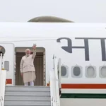 PM Modi Visit Indonesia: इंडोनेशिया पहुंचे पीएम मोदी, राष्ट्रपति प्रबोवो ने एयरपोर्ट पर किया भव्य स्वागत