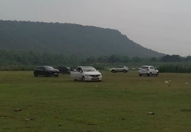 CG News: Stunt track turns into tourist spot; dangerous car stunts by youths in Surajpur caught on camera, video goes viral.
