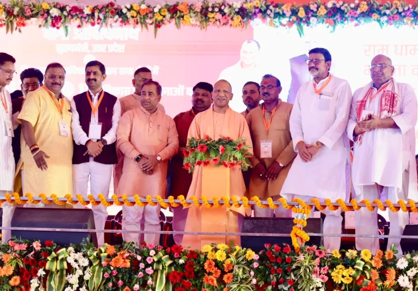 UP News : चित्रकूट को बड़ी सौगात : जल्द शुरू होगी लखनऊ-दिल्ली हवाई सेवा, 951 करोड़ की 124 विकास परियोजनाओं का किया लोकार्पण